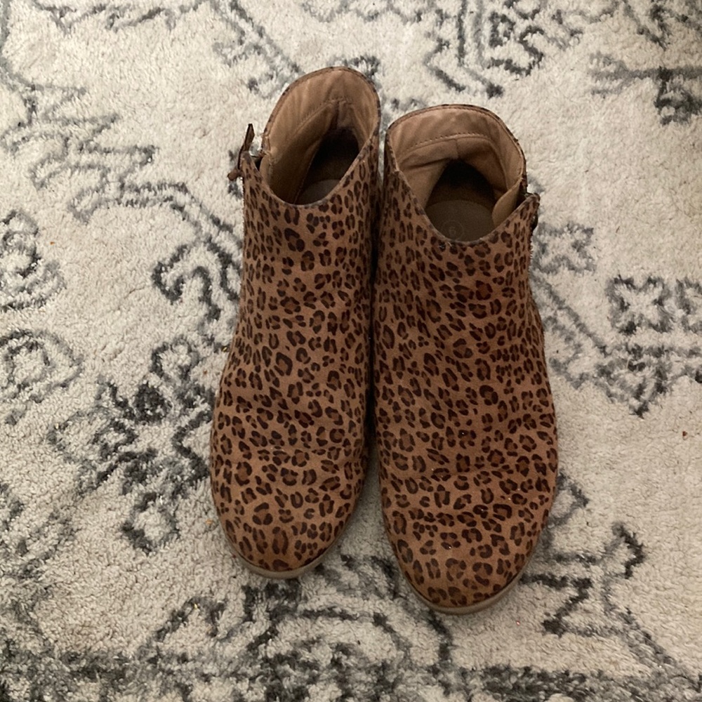 Cat and Jack boots size 6 barely worn great shape